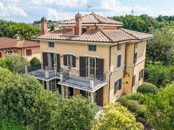 casa indipendente in vendita a Castiglione del Lago