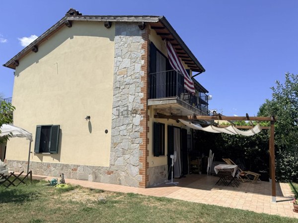 casa indipendente in vendita a Castiglione del Lago