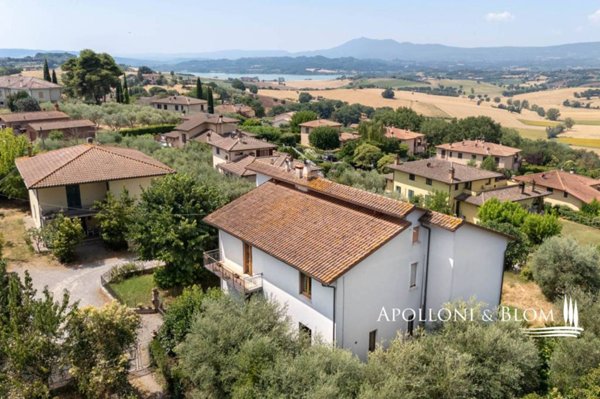 casa indipendente in vendita a Castiglione del Lago in zona Gioiella
