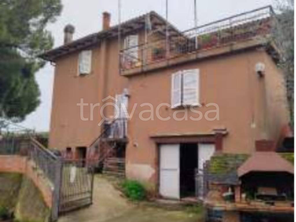 casa indipendente in vendita a Castiglione del Lago in zona Gioiella
