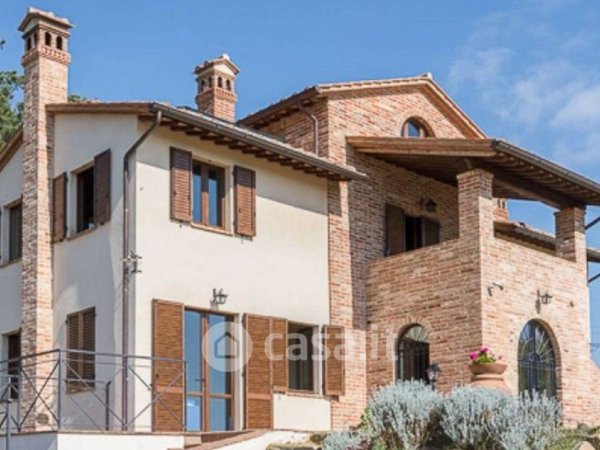 casa indipendente in vendita a Castiglione del Lago