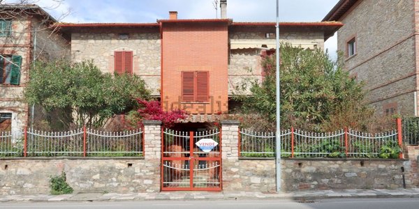 casa indipendente in vendita a Castiglione del Lago