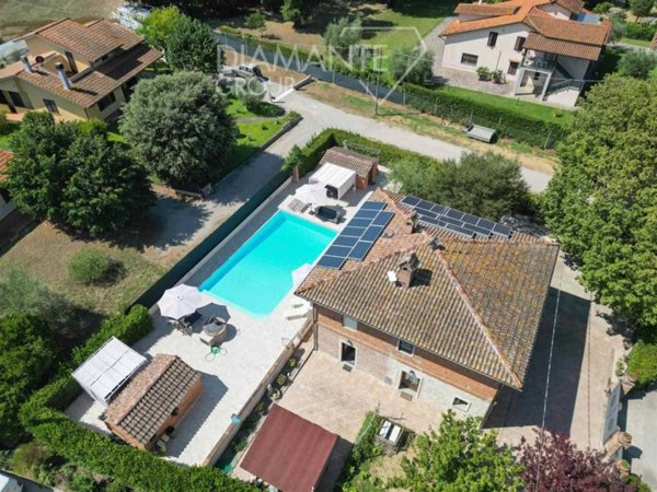 casa indipendente in vendita a Castiglione del Lago