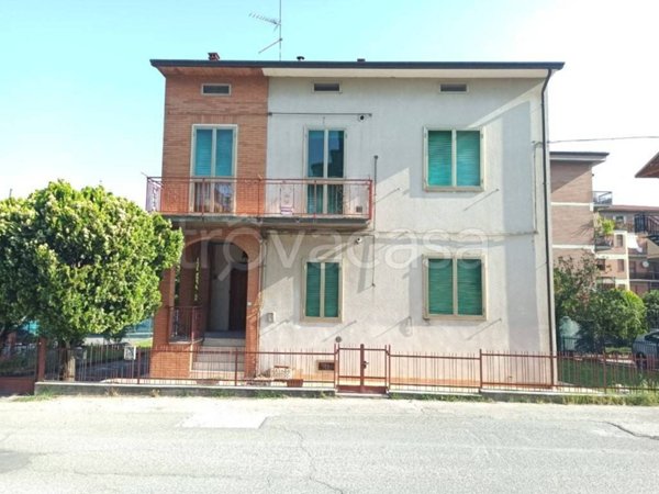 casa indipendente in vendita a Castiglione del Lago