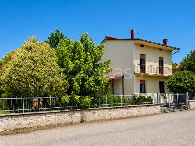 casa indipendente in vendita a Castiglione del Lago