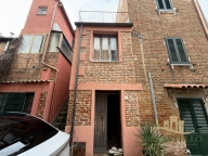 casa indipendente in vendita a Castiglione del Lago