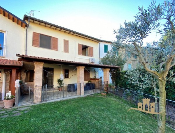 casa indipendente in vendita a Castiglione del Lago