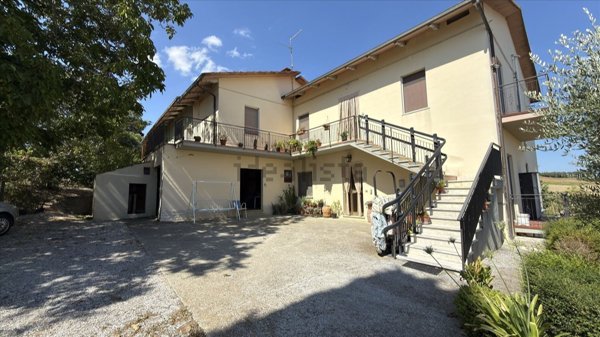 casa indipendente in vendita a Castiglione del Lago