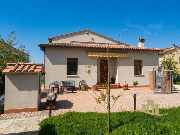 casa indipendente in vendita a Castiglione del Lago in zona Macchie