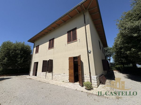 casa indipendente in vendita a Castiglione del Lago in zona Porto