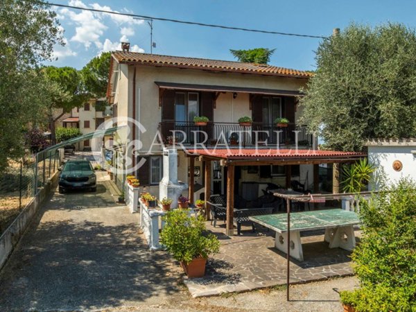 casa indipendente in vendita a Castiglione del Lago