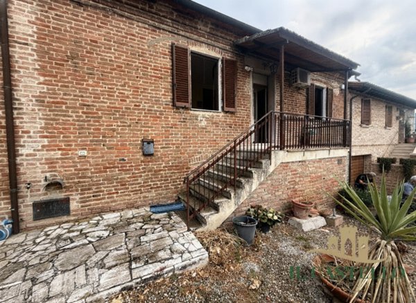 casa indipendente in vendita a Castiglione del Lago in zona Petrignano del Lago