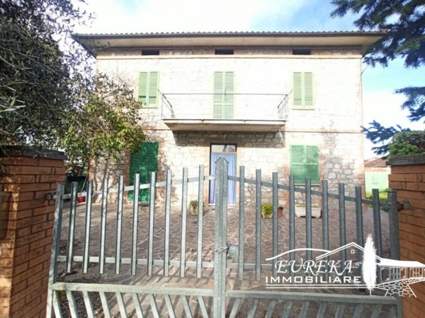 casa indipendente in vendita a Castiglione del Lago in zona Panicarola