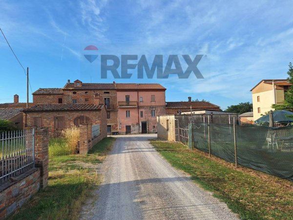 casa indipendente in vendita a Castiglione del Lago in zona Macchie