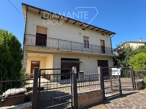 casa indipendente in vendita a Castiglione del Lago