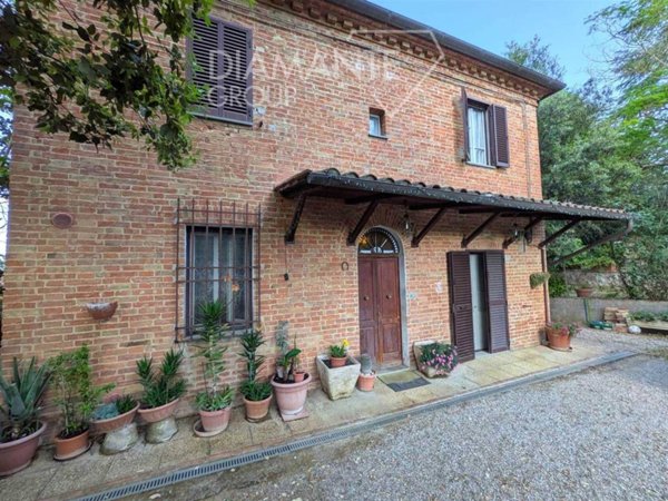 casa indipendente in vendita a Castiglione del Lago in zona Petrignano del Lago