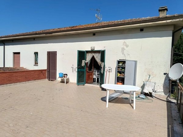 casa indipendente in vendita a Castiglione del Lago in zona Porto