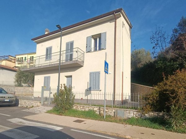 casa indipendente in vendita a Castiglione del Lago