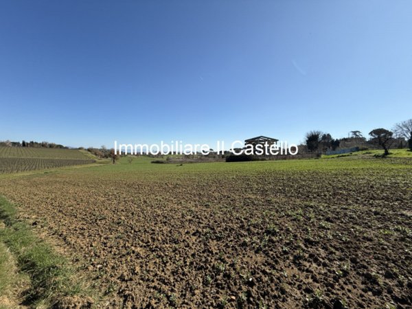 terreno edificabile a Castiglione del Lago in zona Petrignano del Lago