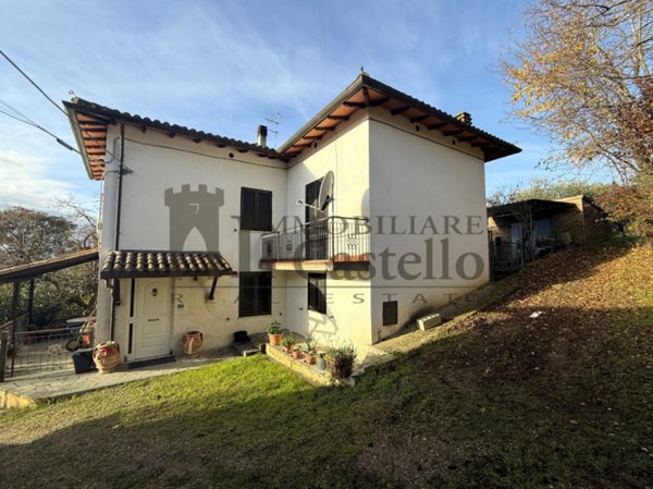 casa indipendente in vendita a Castiglione del Lago in zona Vaiano