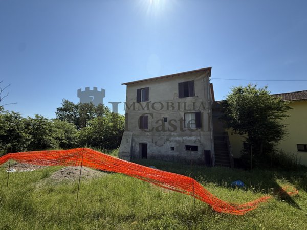 casa indipendente in vendita a Castiglione del Lago