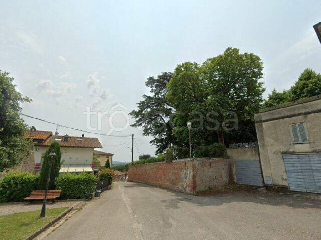 ufficio in vendita a Castiglione del Lago in zona Porto