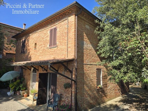 casa indipendente in vendita a Castiglione del Lago in zona Petrignano del Lago