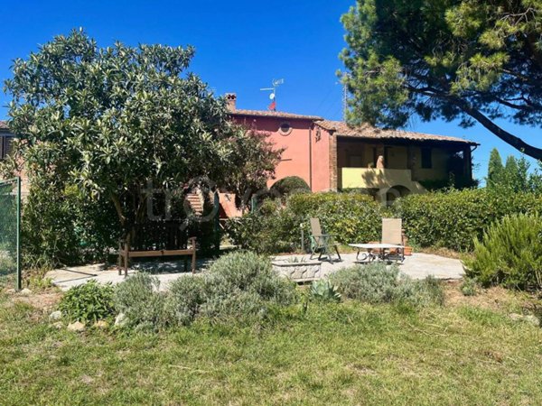 casa indipendente in vendita a Castiglione del Lago in zona Macchie