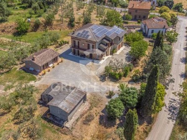 casa indipendente in vendita a Castiglione del Lago in zona Porto