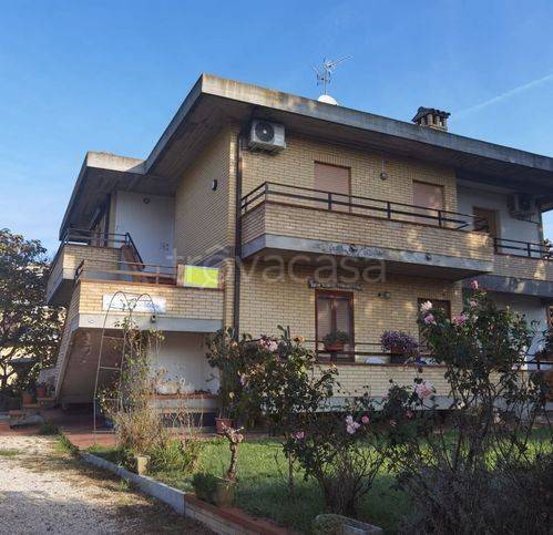 casa indipendente in vendita a Castiglione del Lago