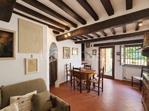 casa indipendente in vendita a Castiglione del Lago in zona Vaiano