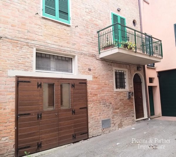 intera palazzina in vendita a Castiglione del Lago in zona Gioiella