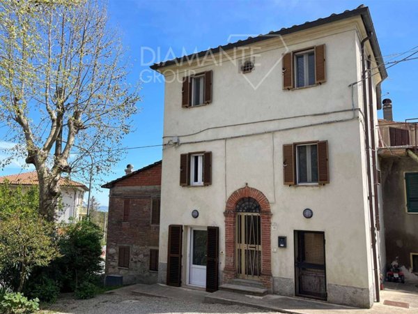 casa indipendente in vendita a Castiglione del Lago