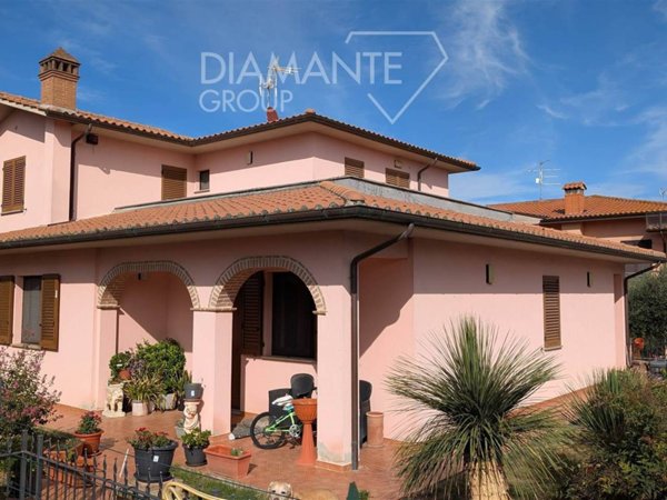 casa indipendente in vendita a Castiglione del Lago