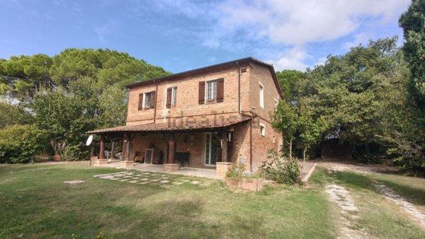 casa indipendente in vendita a Castiglione del Lago