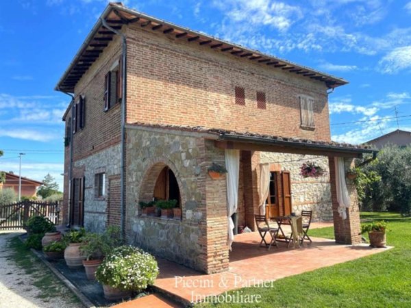 casa indipendente in vendita a Castiglione del Lago in zona Casamaggiore
