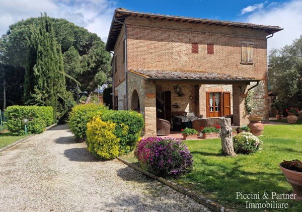 casa indipendente in vendita a Castiglione del Lago in zona Casamaggiore