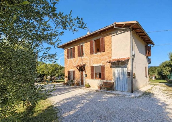 casa indipendente in vendita a Castiglione del Lago in zona Petrignano del Lago