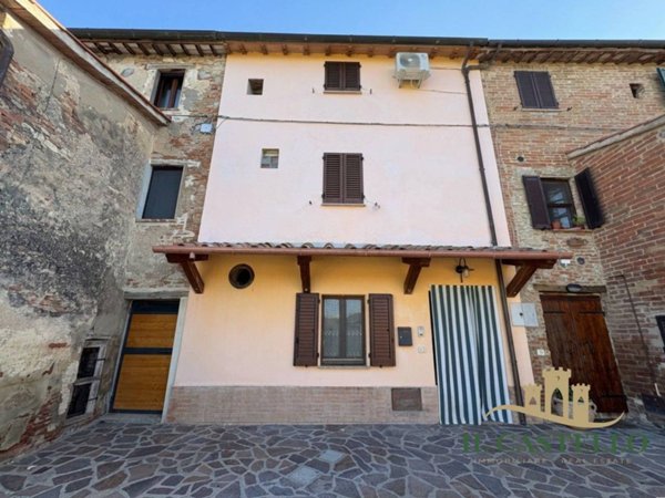 casa indipendente in vendita a Castiglione del Lago