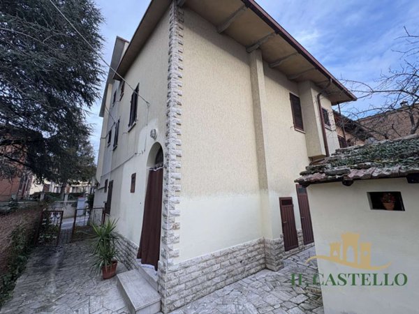 casa indipendente in vendita a Castiglione del Lago