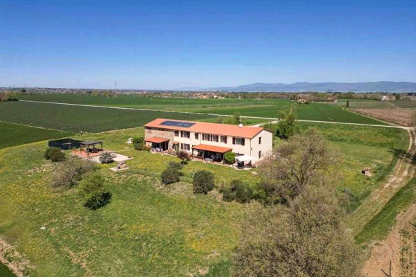 casa indipendente in vendita a Castiglione del Lago in zona Macchie
