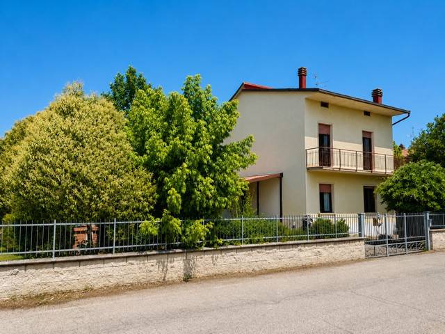 casa indipendente in vendita a Castiglione del Lago