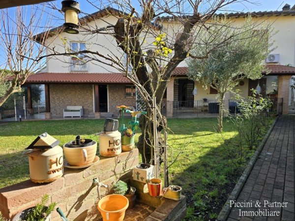 casa indipendente in vendita a Castiglione del Lago