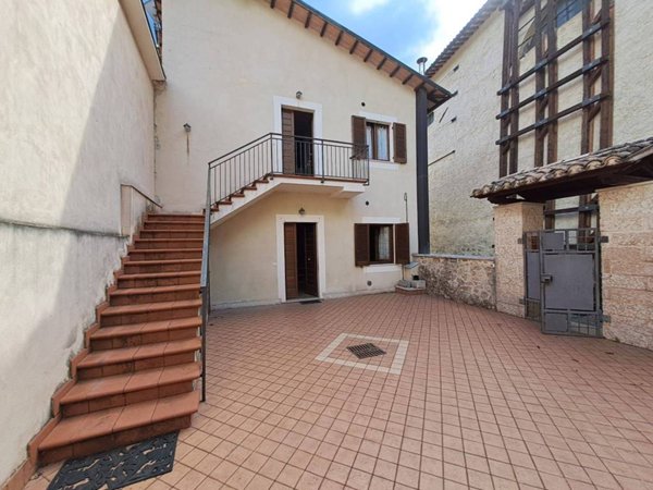 casa indipendente in vendita a Cerreto di Spoleto in zona Triponzo