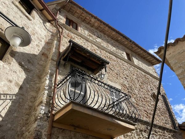 appartamento in vendita a Cerreto di Spoleto in zona Triponzo