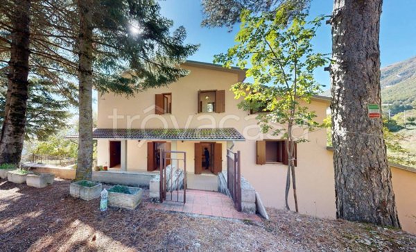 casa indipendente in vendita a Cerreto di Spoleto