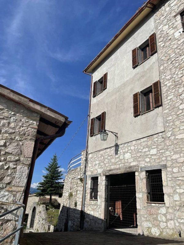 casa indipendente in vendita a Cerreto di Spoleto in zona Ponte