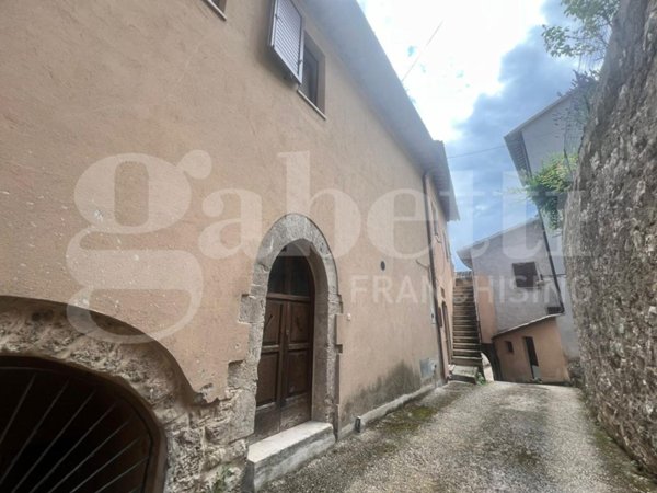 appartamento in vendita a Cerreto di Spoleto in zona Triponzo