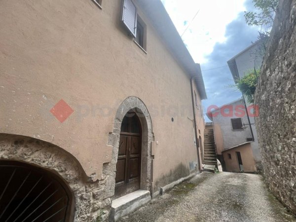 casa indipendente in vendita a Cerreto di Spoleto in zona Triponzo