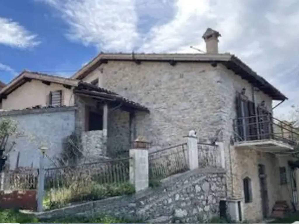 casa indipendente in vendita a Cerreto di Spoleto in zona Triponzo